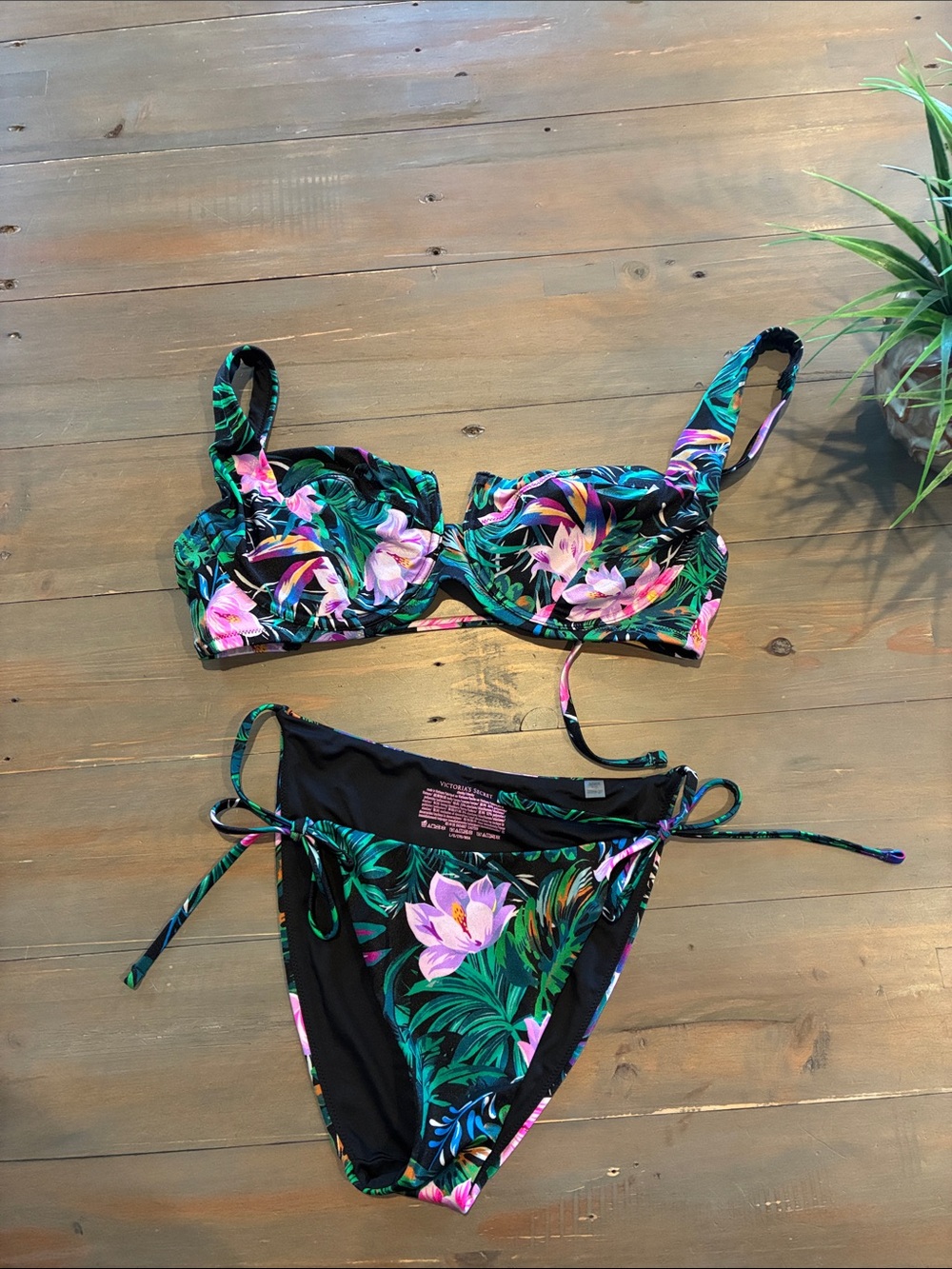 Victoria Secret 34DDD & large bottom 
Black Palm Tropical Floral Bikini Set